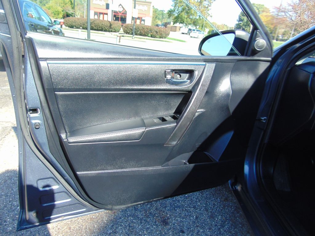 2015 Toyota Corolla Image 20