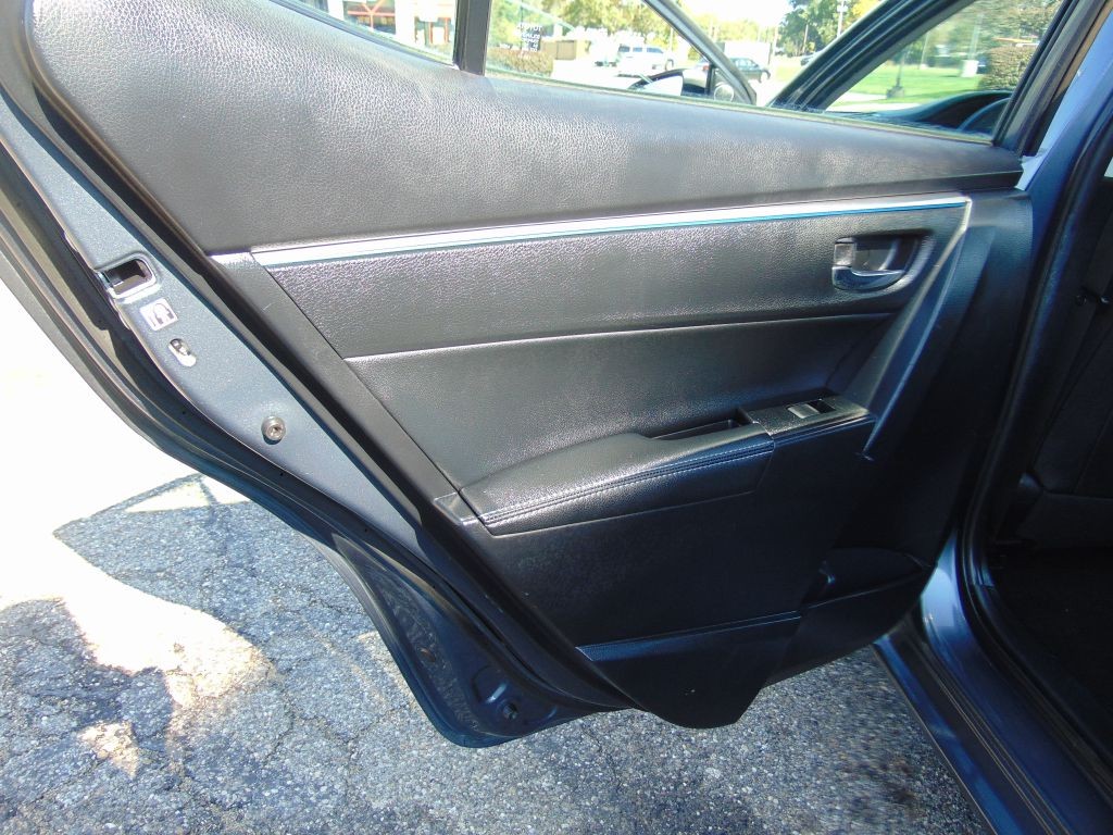 2015 Toyota Corolla Image 21
