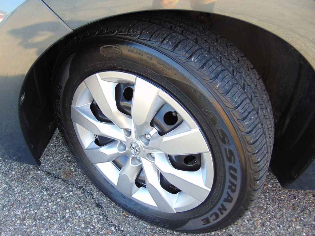 2015 Toyota Corolla Image 24