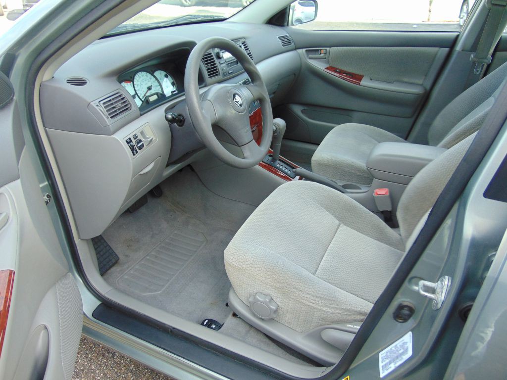 2004 Toyota Corolla Image 2