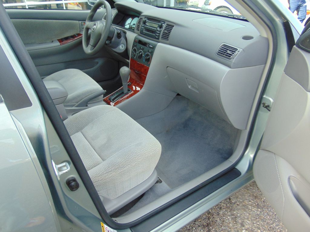 2004 Toyota Corolla Image 5