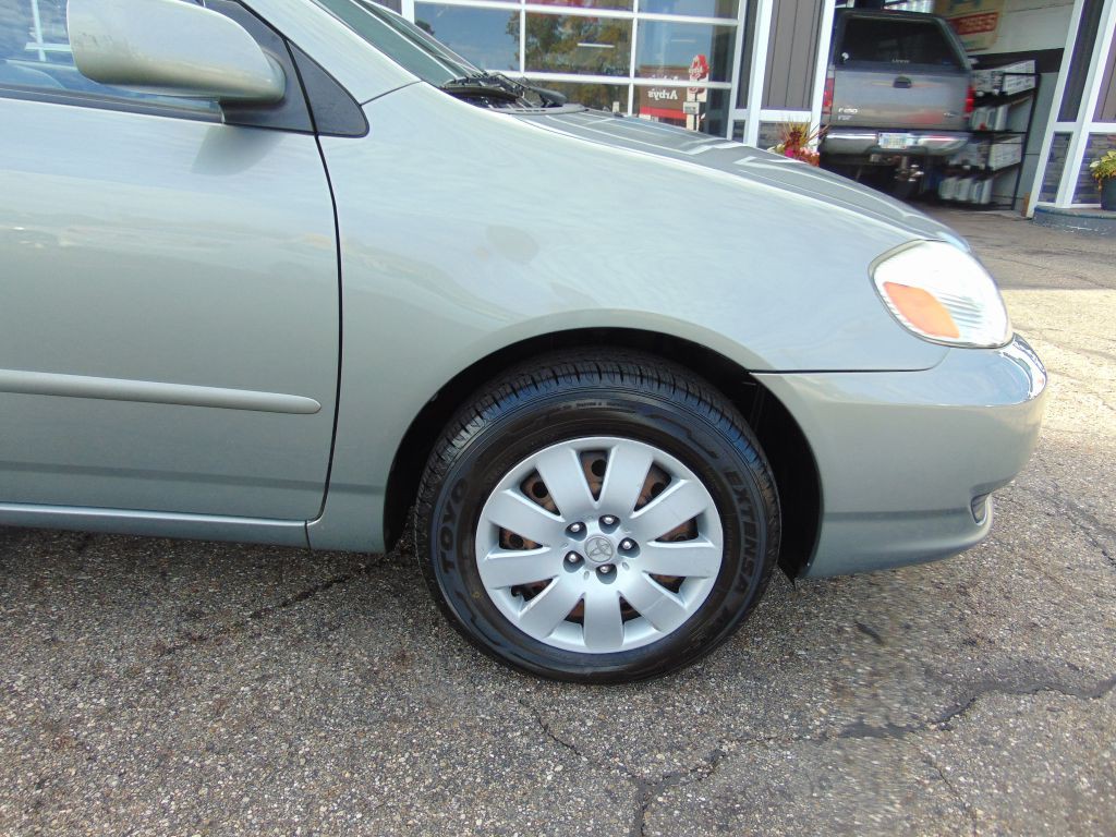 2004 Toyota Corolla Image 11