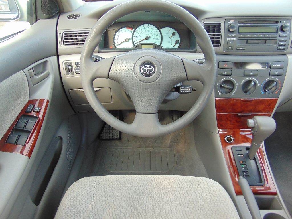 2004 Toyota Corolla Image 18