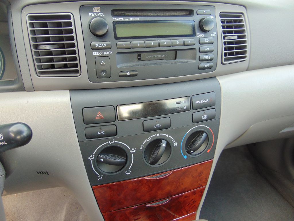 2004 Toyota Corolla Image 20