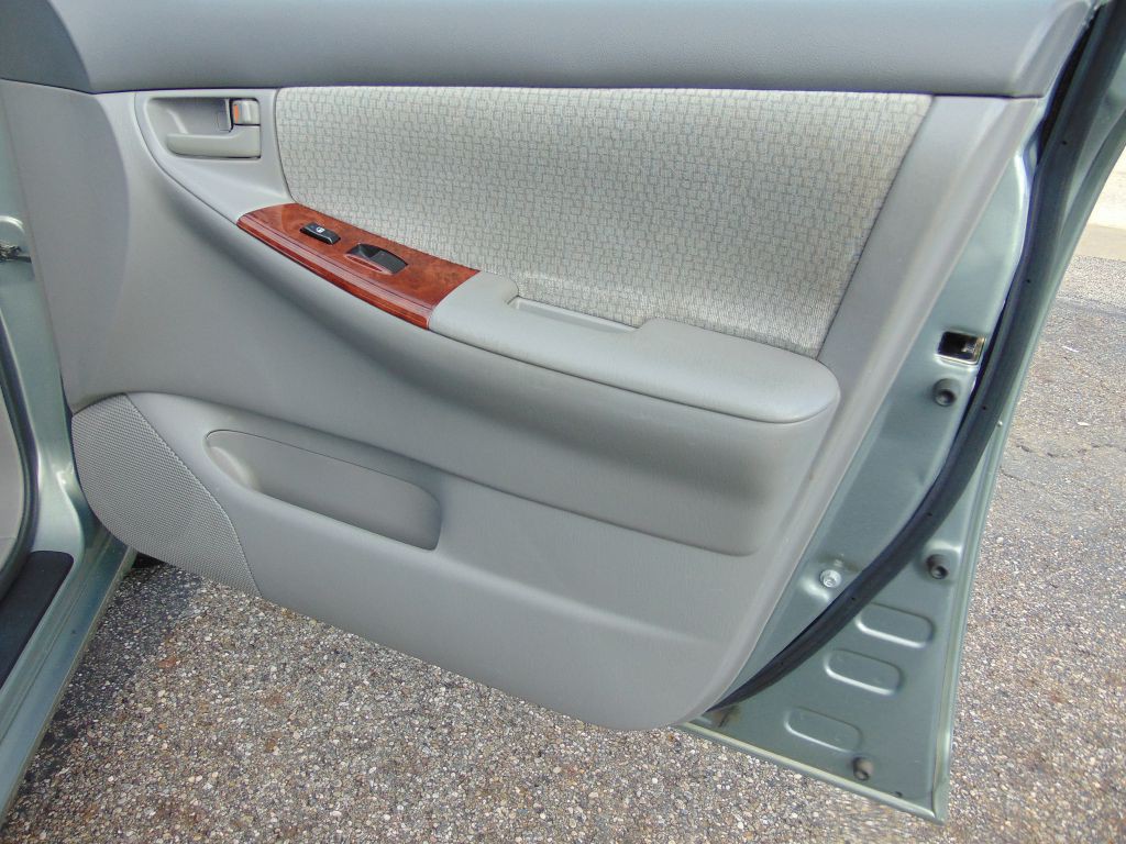 2004 Toyota Corolla Image 24