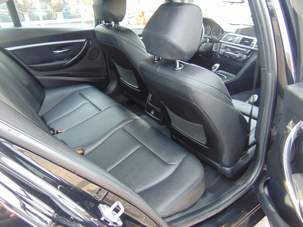 2018 BMW 3 Series Image 4