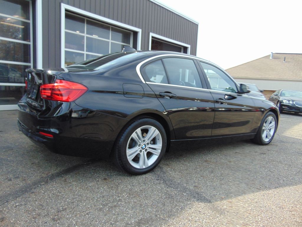2018 BMW 3 Series Image 9
