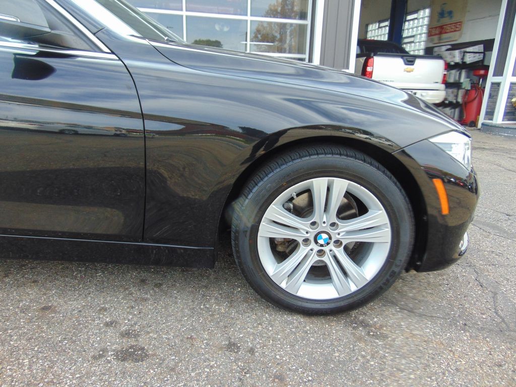 2018 BMW 3 Series Image 11