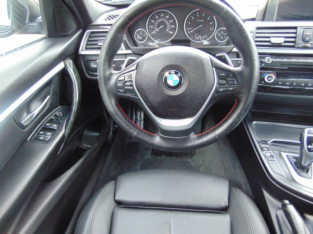 2018 BMW 3 Series Image 18