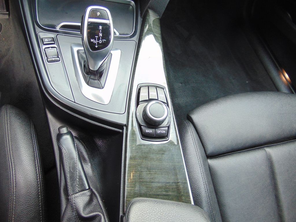 2018 BMW 3 Series Image 19