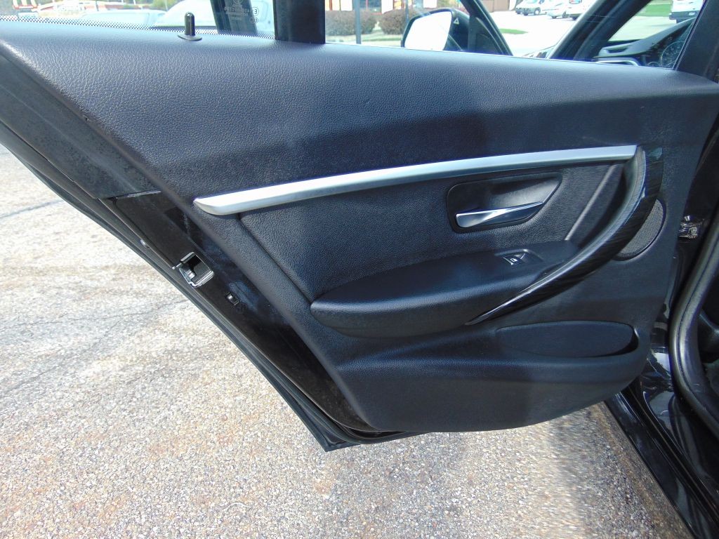 2018 BMW 3 Series Image 23