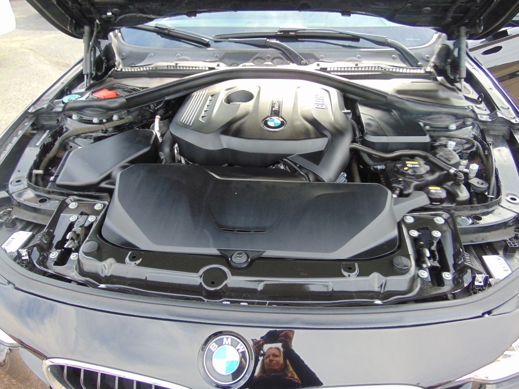 2018 BMW 3 Series Image 32