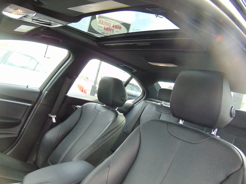 2018 BMW 3 Series Image 33