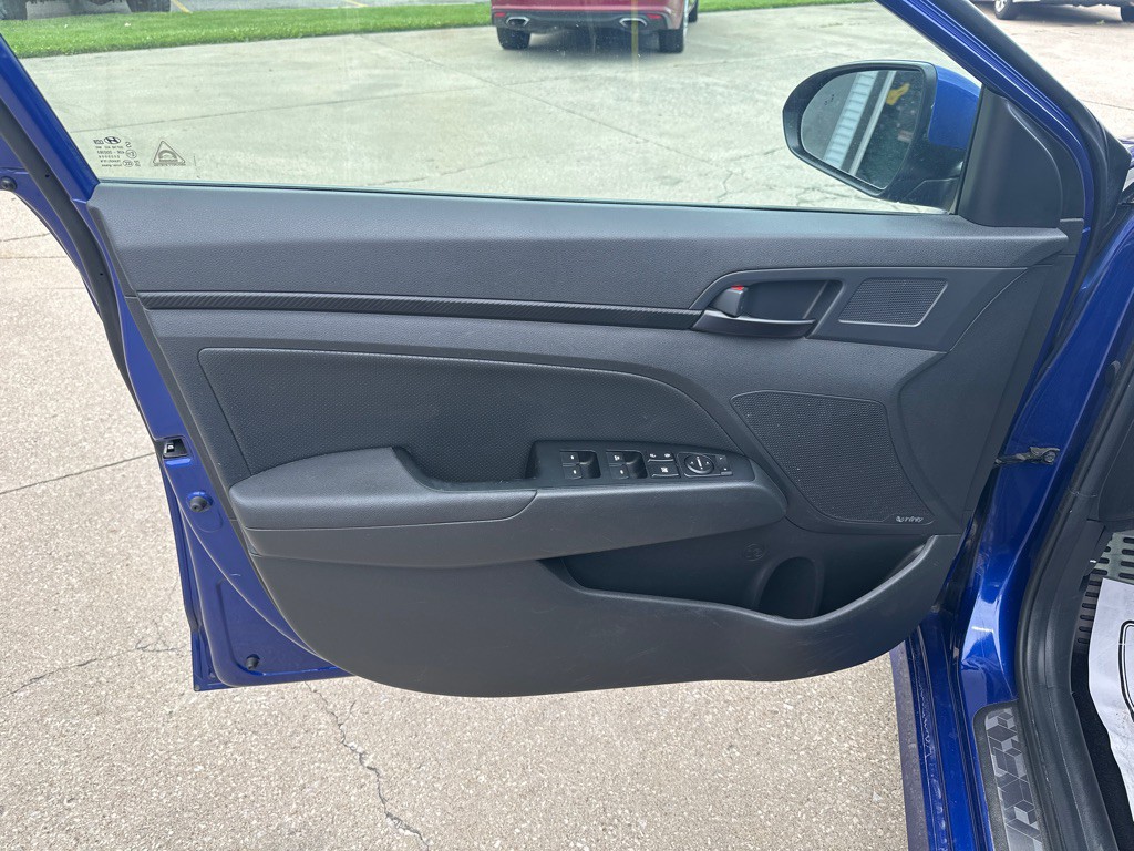2020 Hyundai Elantra Image 8