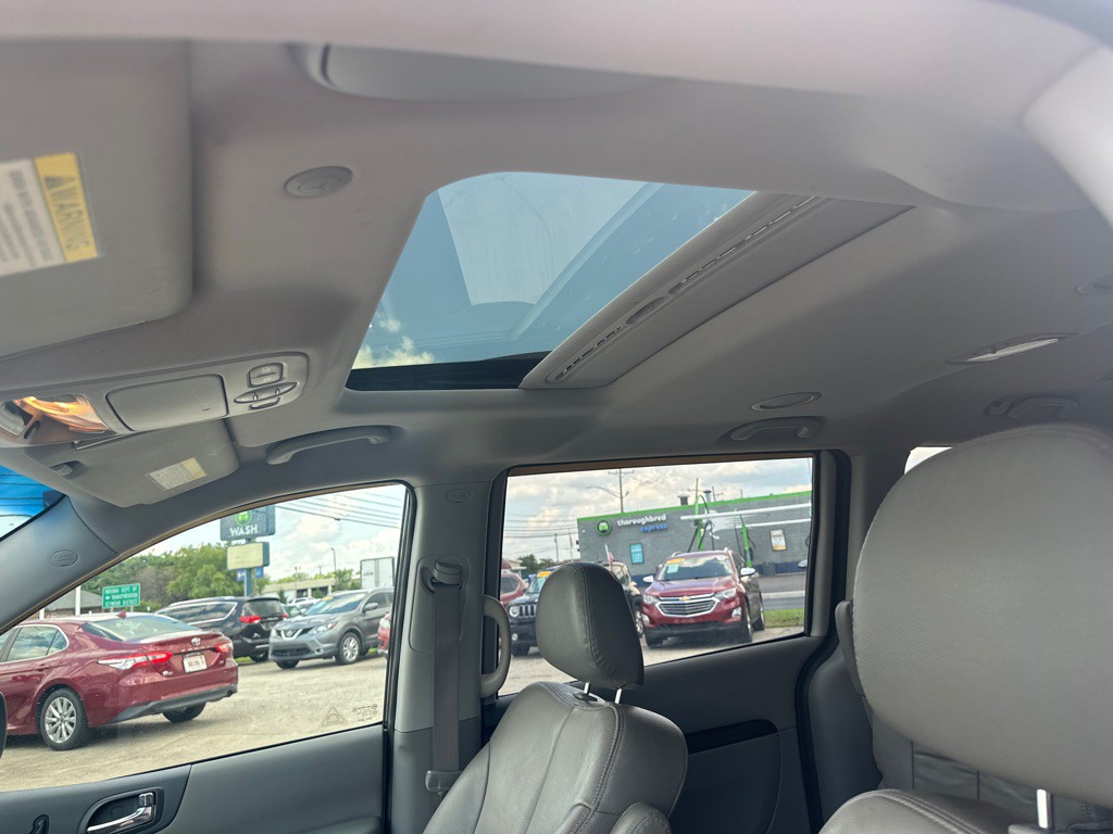 2014 Kia Sedona Image 10