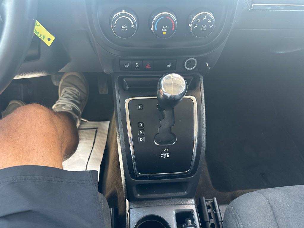 2017 Jeep Patriot Image 12