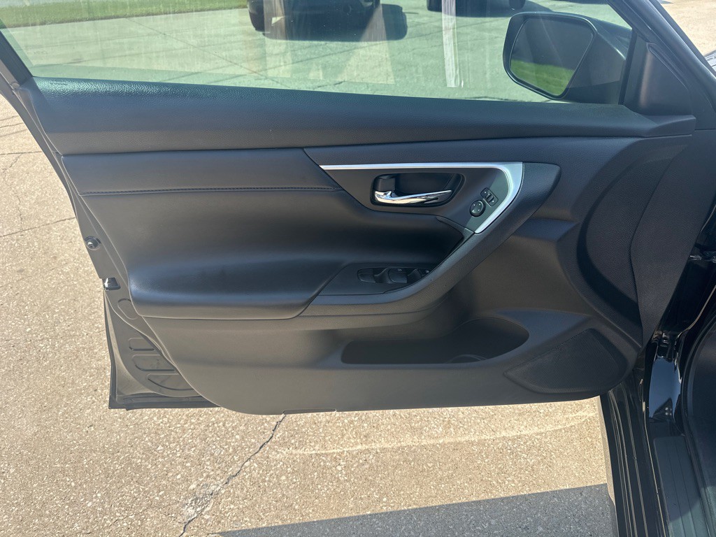 2017 Nissan Altima Image 8