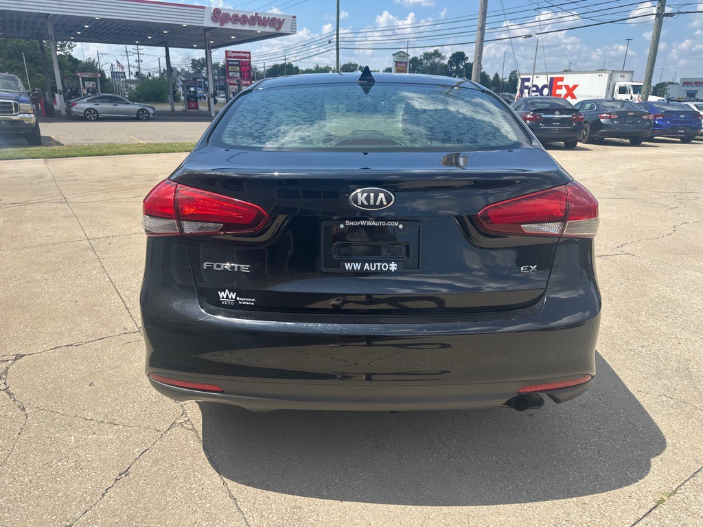 2017 Kia Forte Image 6