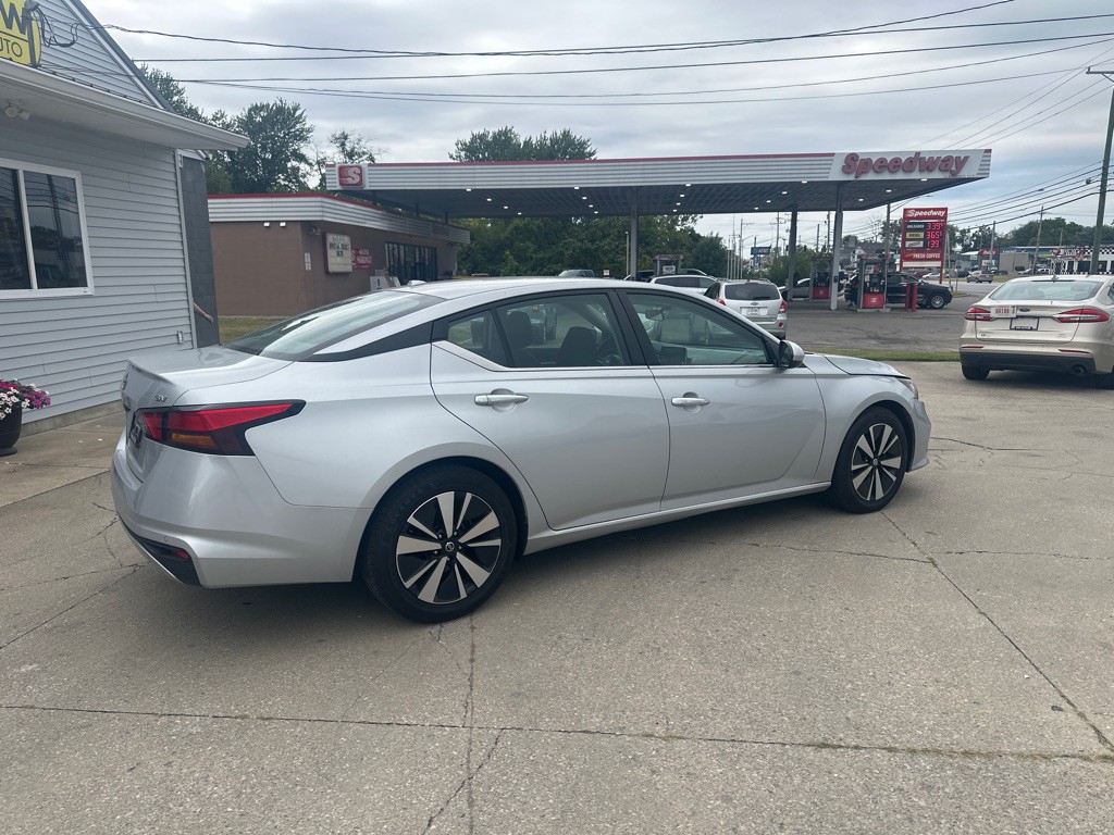 2022 Nissan Altima Image 2