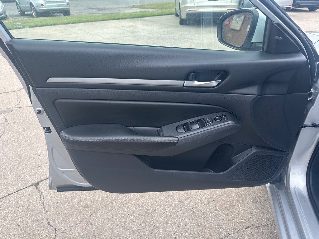 2022 Nissan Altima Image 8