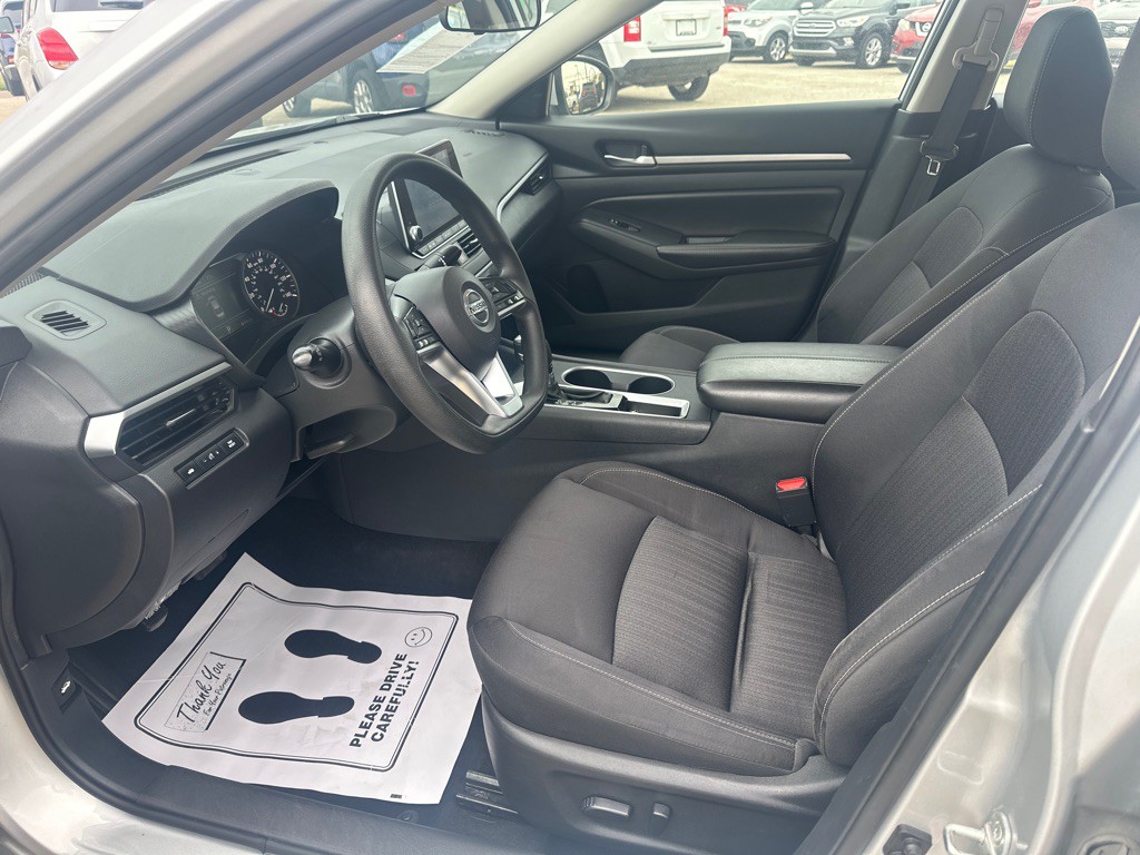 2022 Nissan Altima Image 9