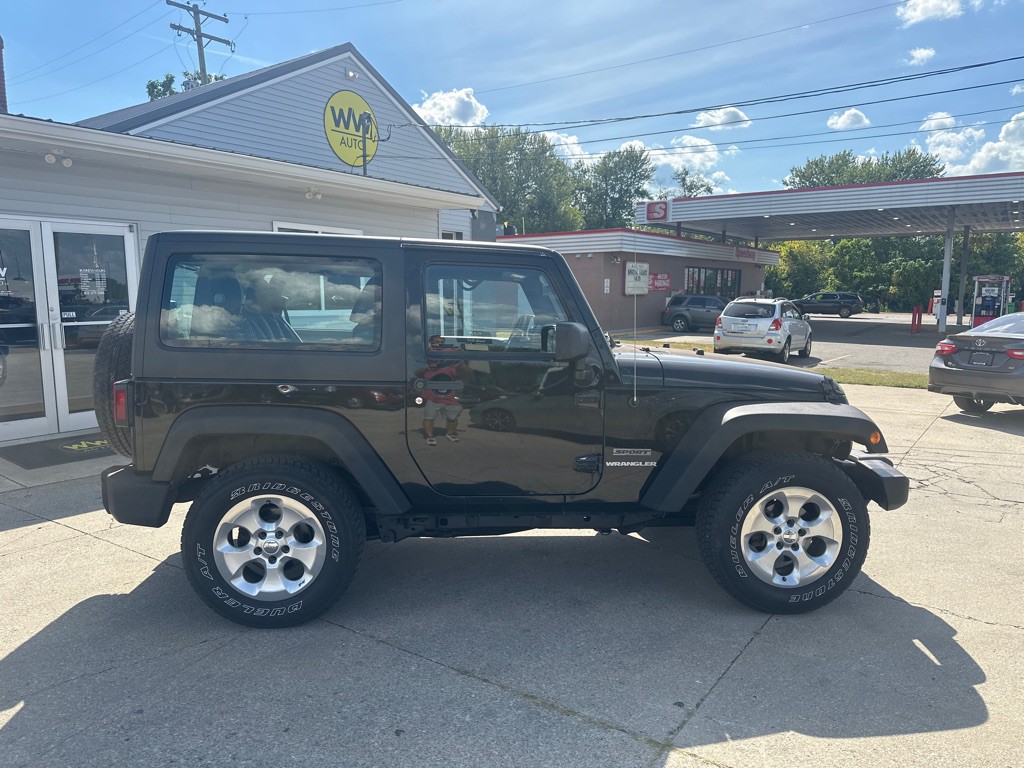 2012 Jeep Wrangler Image 1