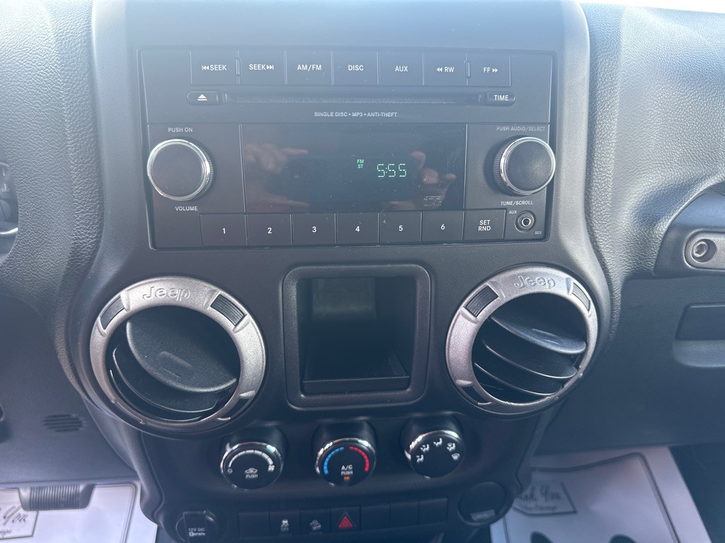 2012 Jeep Wrangler Image 11