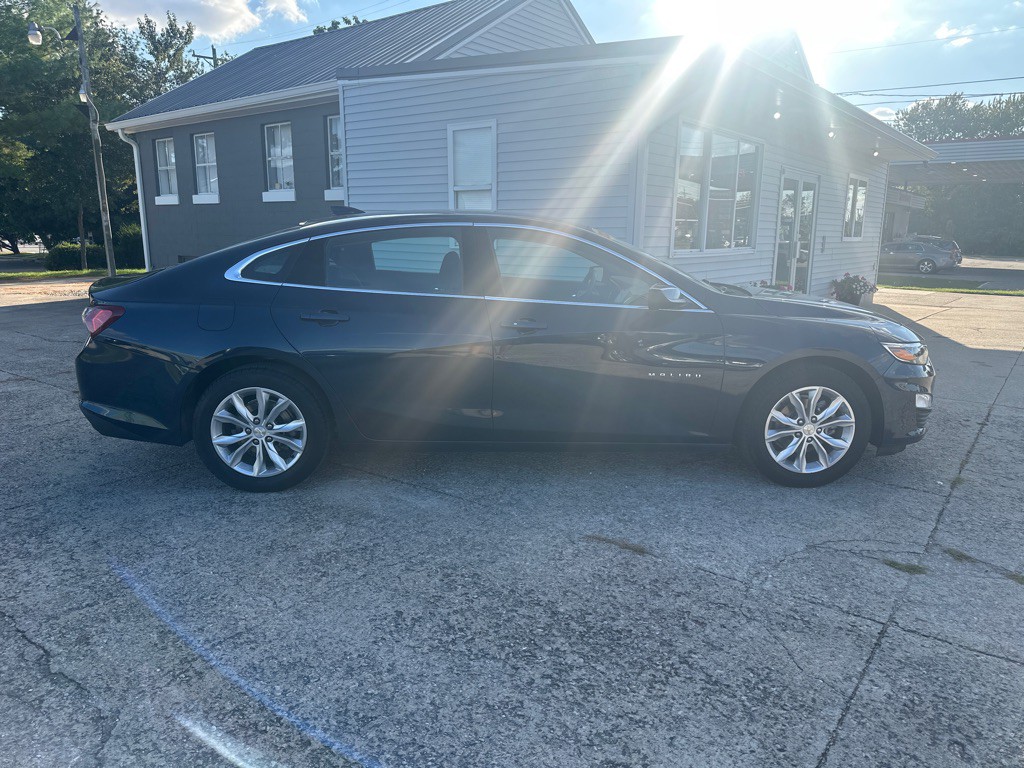 2021 Chevrolet Malibu Image 1