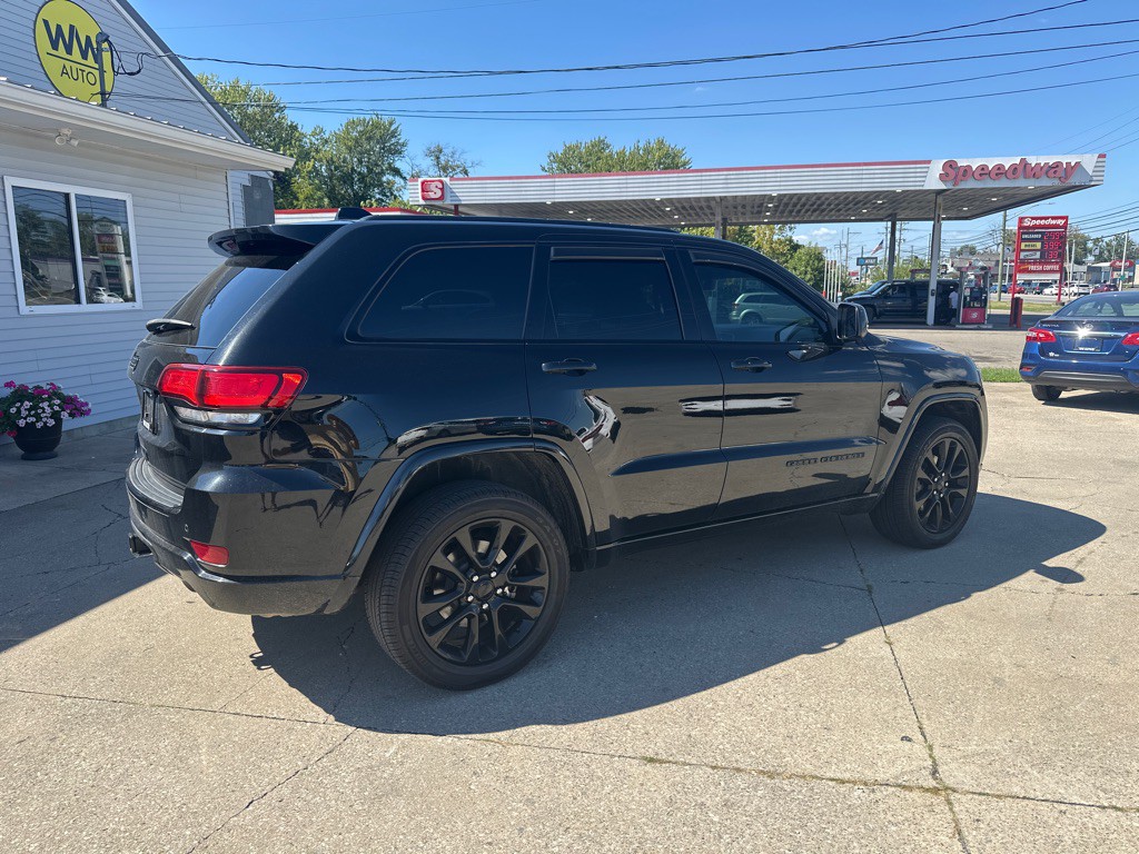 2017 Jeep Grand Cherokee Image 2