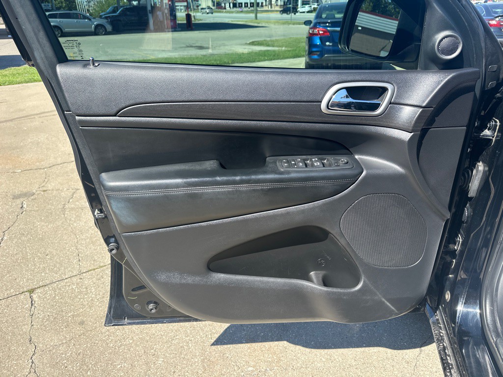 2017 Jeep Grand Cherokee Image 8