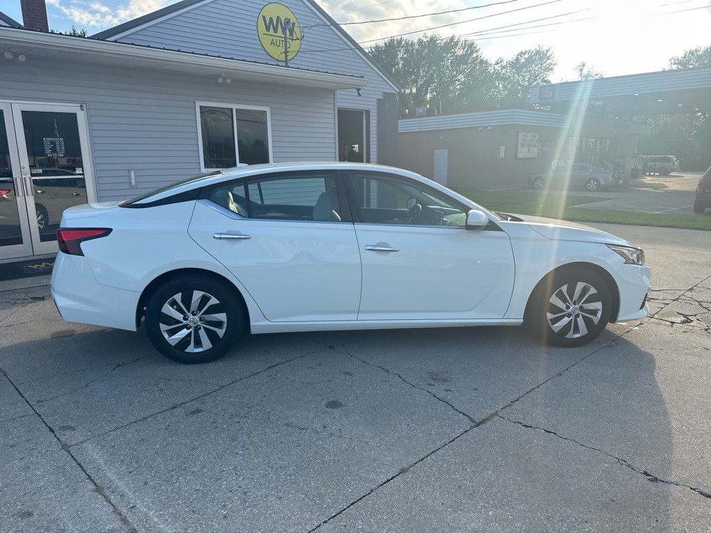 2020 Nissan Altima Image 1