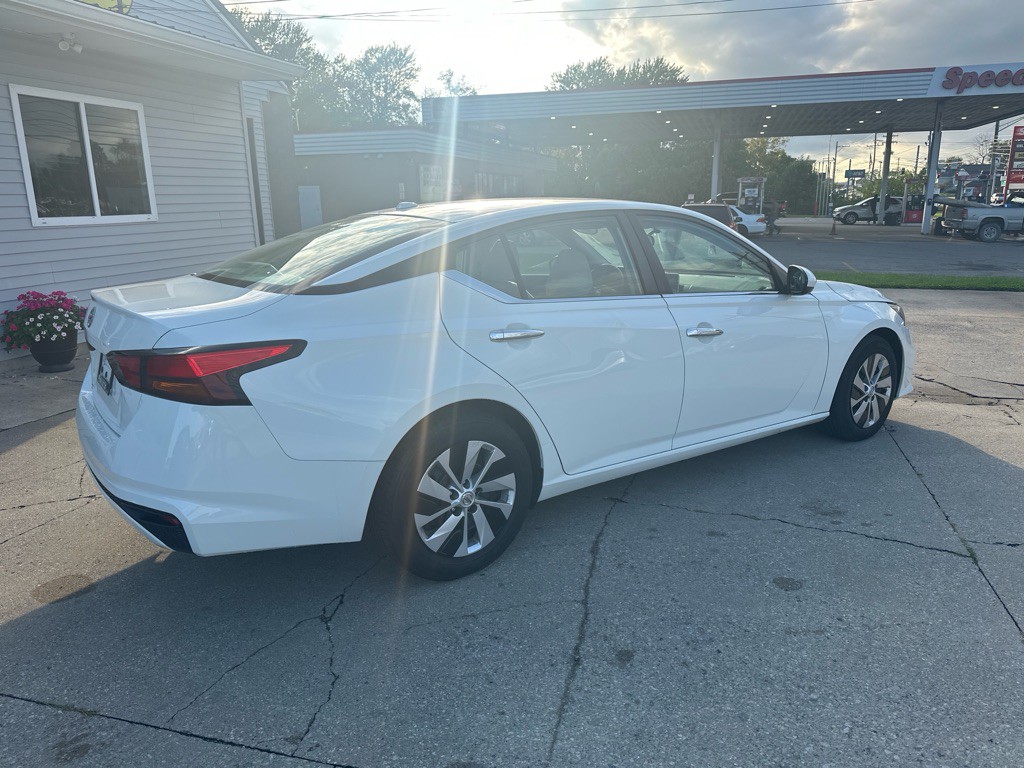 2020 Nissan Altima Image 2