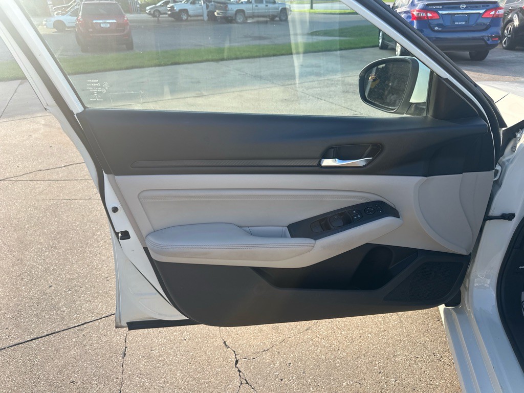 2020 Nissan Altima Image 8