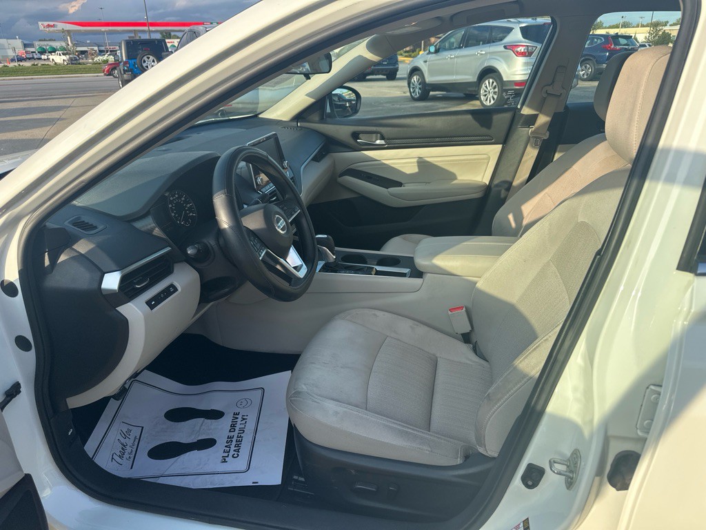 2020 Nissan Altima Image 9