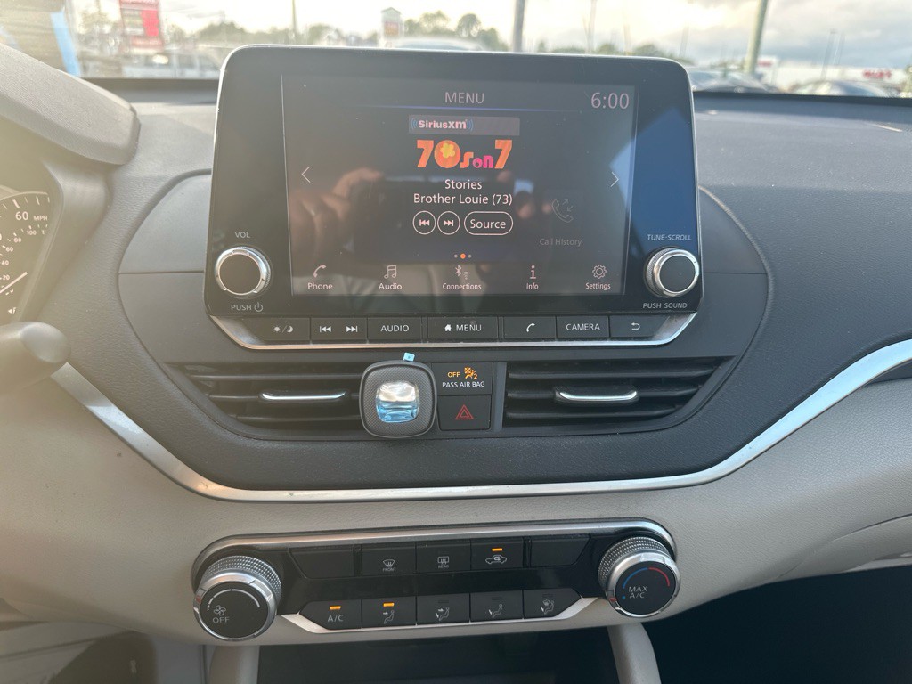 2020 Nissan Altima Image 11
