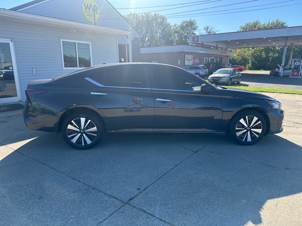 2022 Nissan Altima Image 1