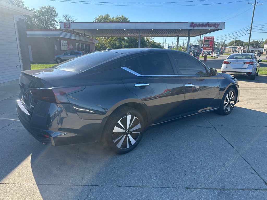 2022 Nissan Altima Image 2