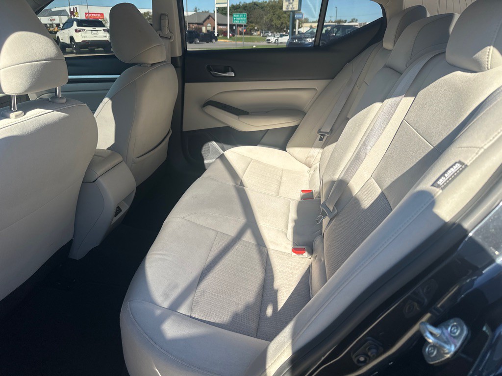 2022 Nissan Altima Image 7