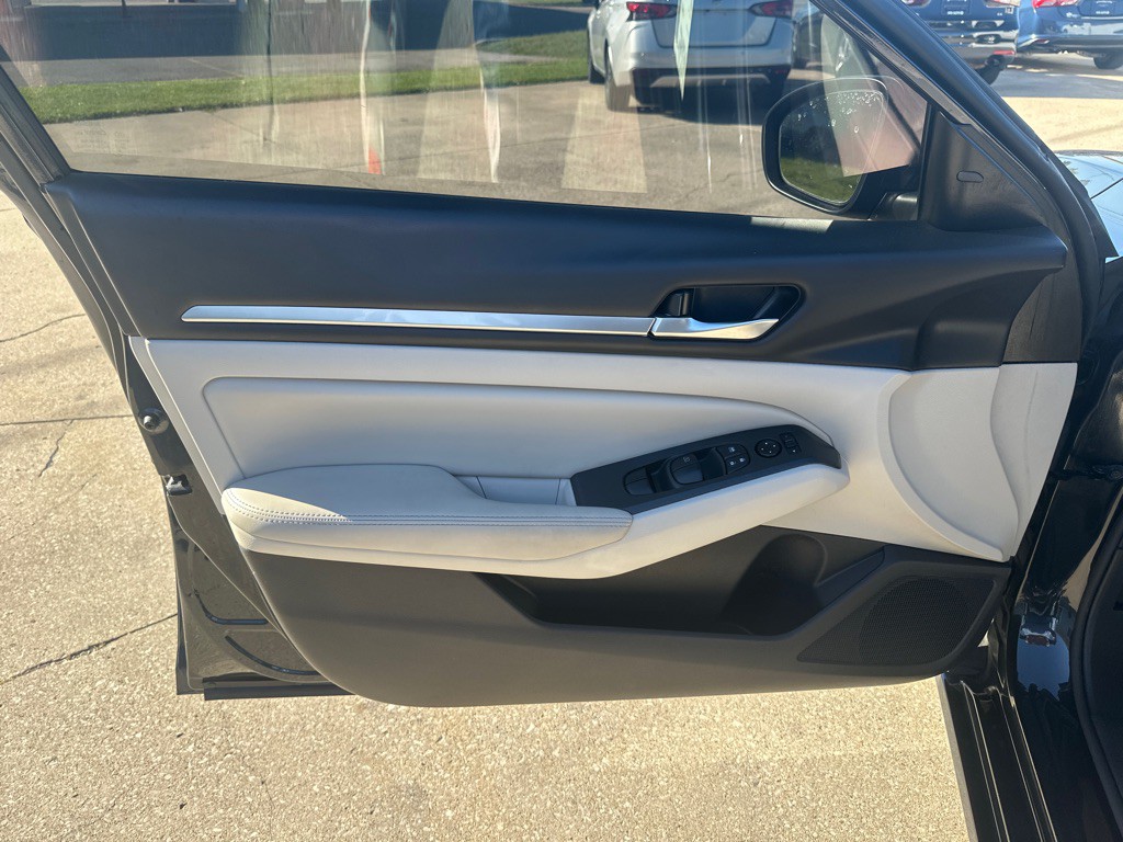 2022 Nissan Altima Image 8