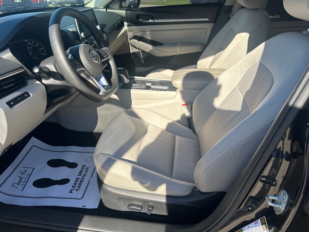 2022 Nissan Altima Image 9