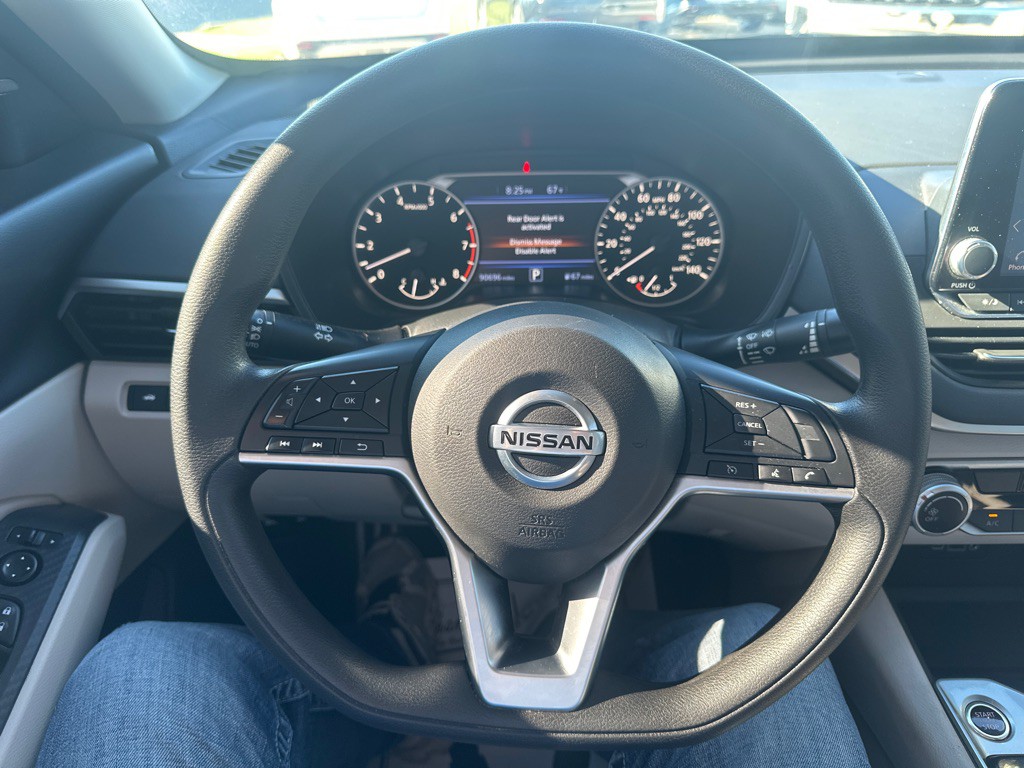 2022 Nissan Altima Image 10