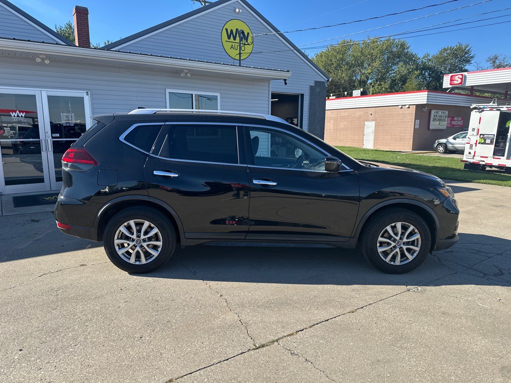 2020 Nissan Rogue Image 1