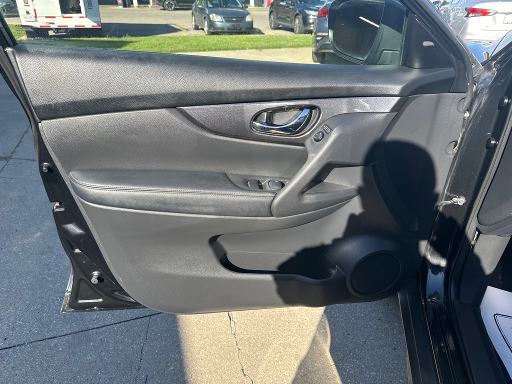 2020 Nissan Rogue Image 8