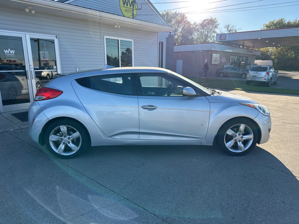 2012 Hyundai Veloster Image 1
