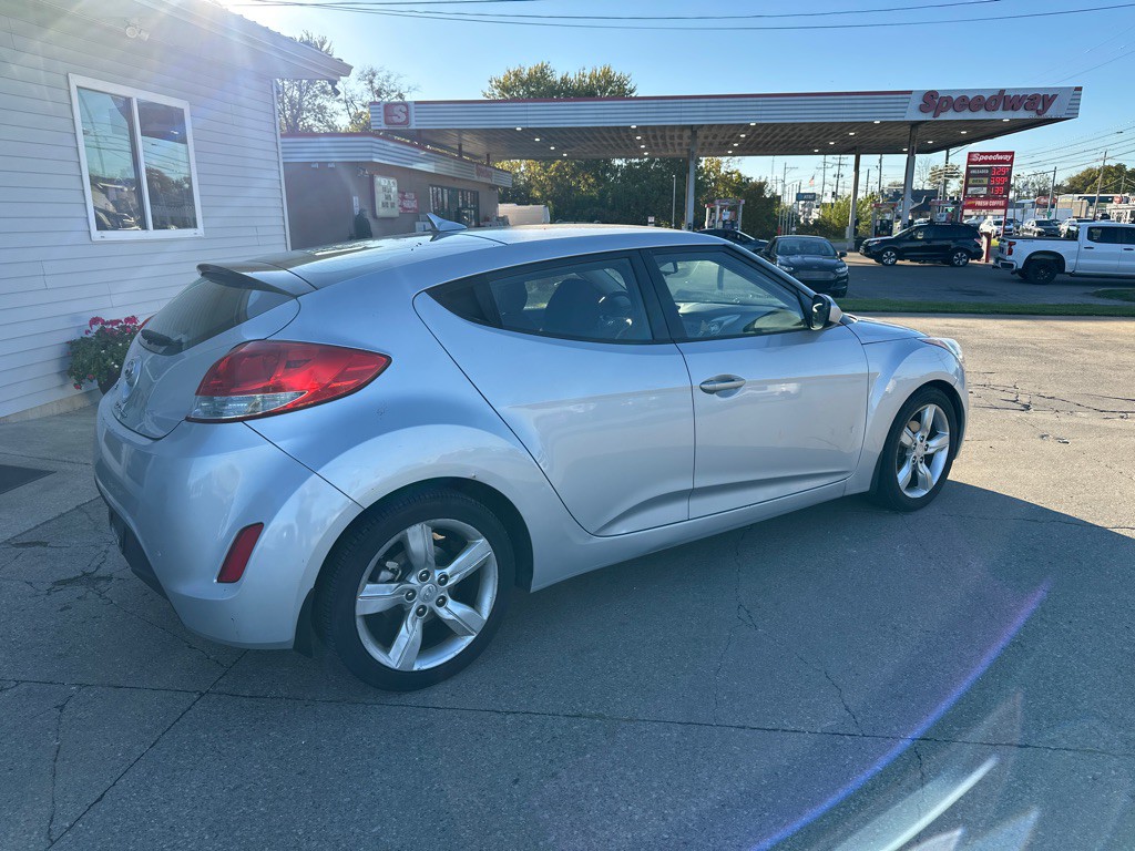 2012 Hyundai Veloster Image 2