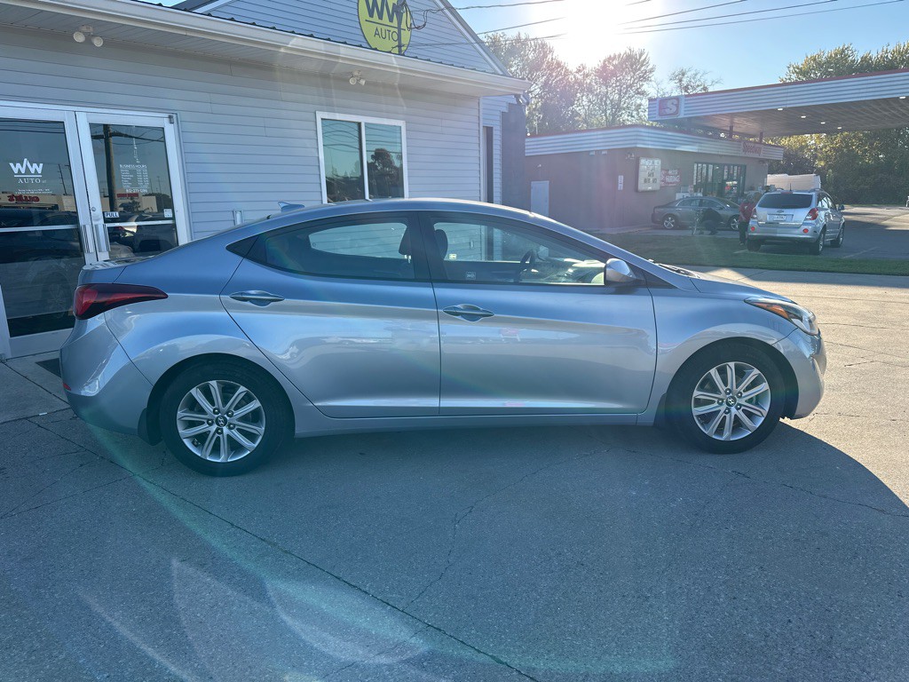 2016 Hyundai Elantra Image 1
