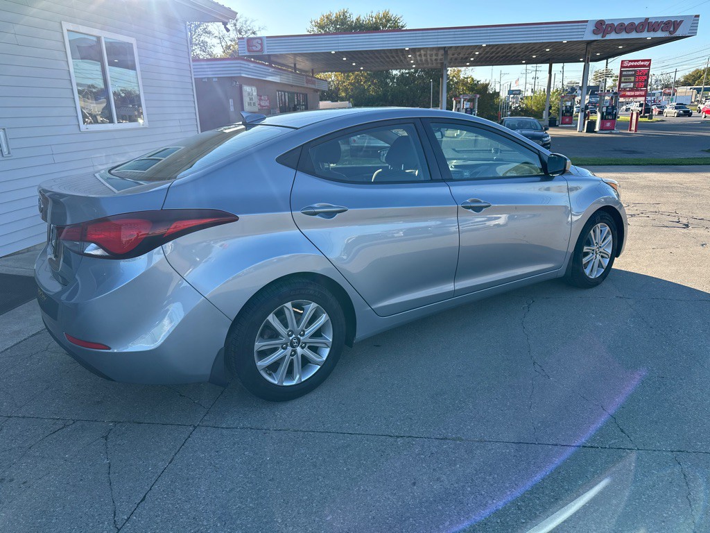 2016 Hyundai Elantra Image 2