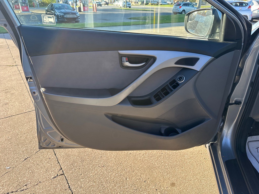 2016 Hyundai Elantra Image 8