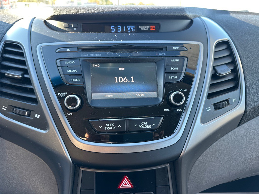 2016 Hyundai Elantra Image 11