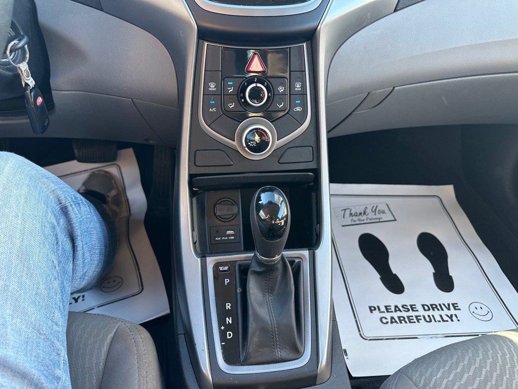 2016 Hyundai Elantra Image 12
